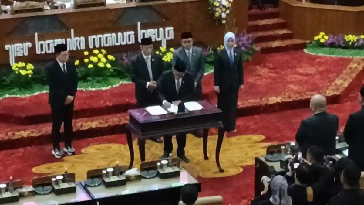 DPRD Jatim Kirim Surat Usulan Pelantikan Khofifah-Emil ke Presiden Prabowo