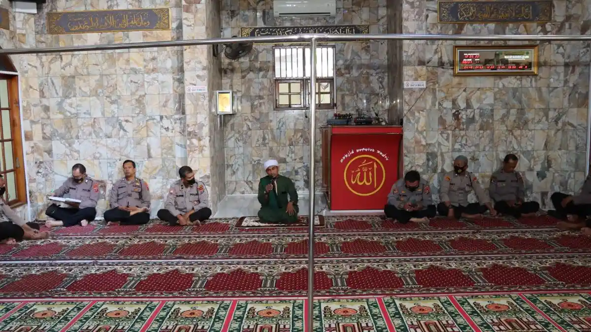 Kapolres Siantar bersama Personel Beragama Islam dan Kristen Ikuti Pembinaan Rohani