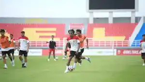 Pemain-Deltras-FC-menjalani-Official-Training-jelang-lawan-persiku-kudus.jpg