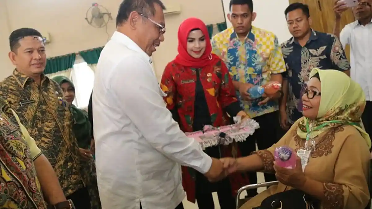 Di Peringatan HDI, Plt Wali Kota Medan Akrab dengan Peyandang Difabel