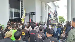 Aksi-Damai-di-Pemprov-Kepri.jpg