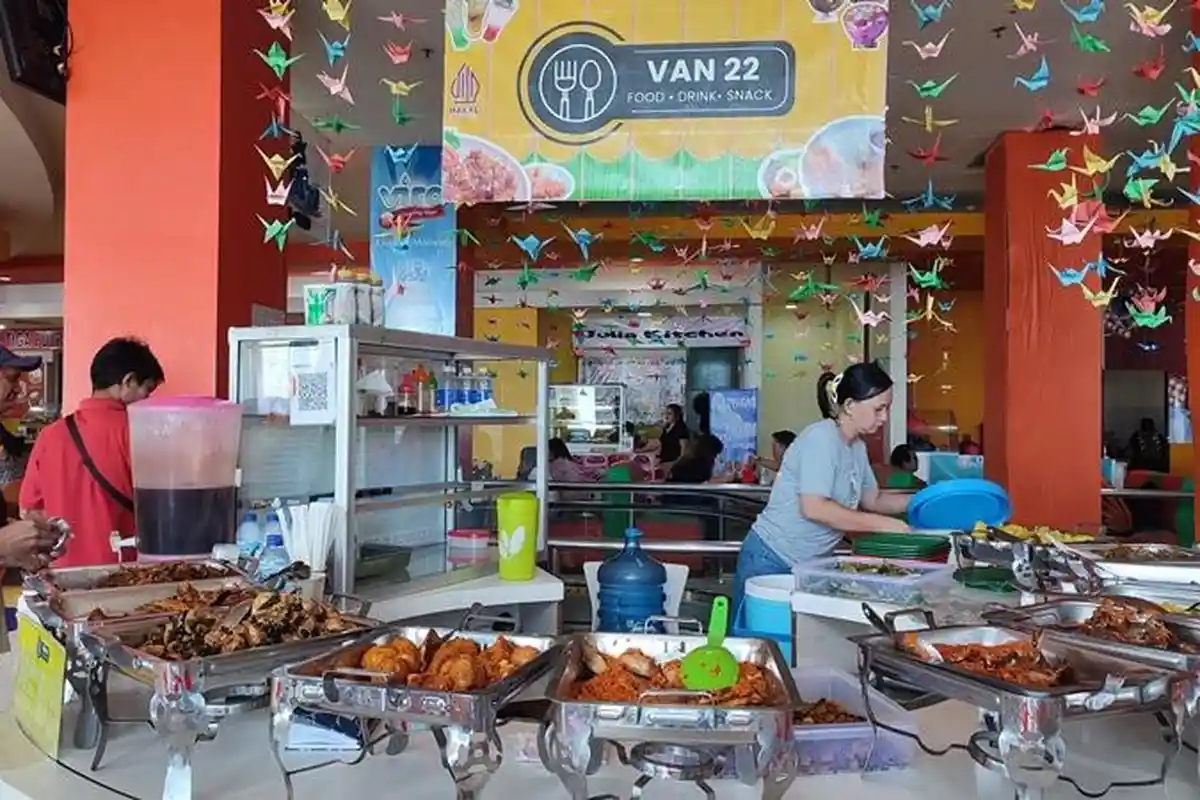 Van 22, Rekomendasi Tempat Makan di ItCenter Manado Sulawesi Utara, Murah, Rp 15 Ribu per Porsi