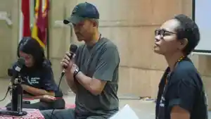 bedah-buku-runtuh-dari-dalam-AJI-Surabaya.jpg