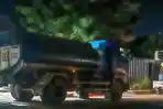 Mobil-tangki-suplai-BBM-ke-pikap.jpg
