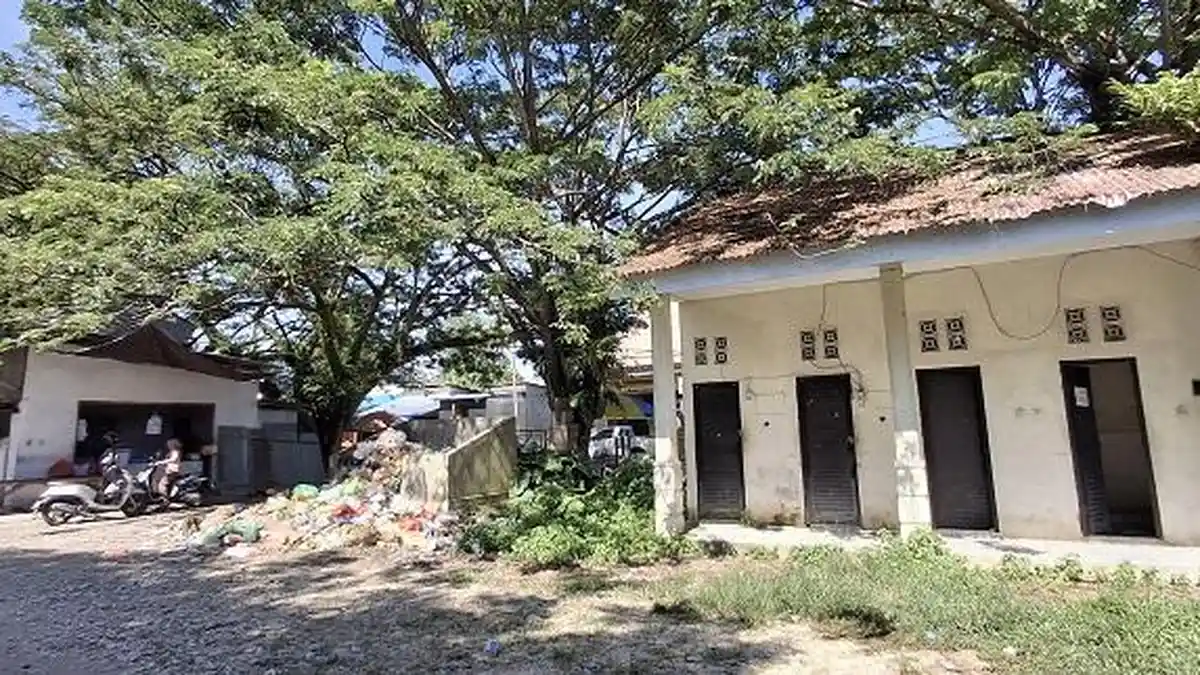 4 Unit Toilet Umum Pasar Sentrap Rusak, Pedagang Kesulitan Buang Air