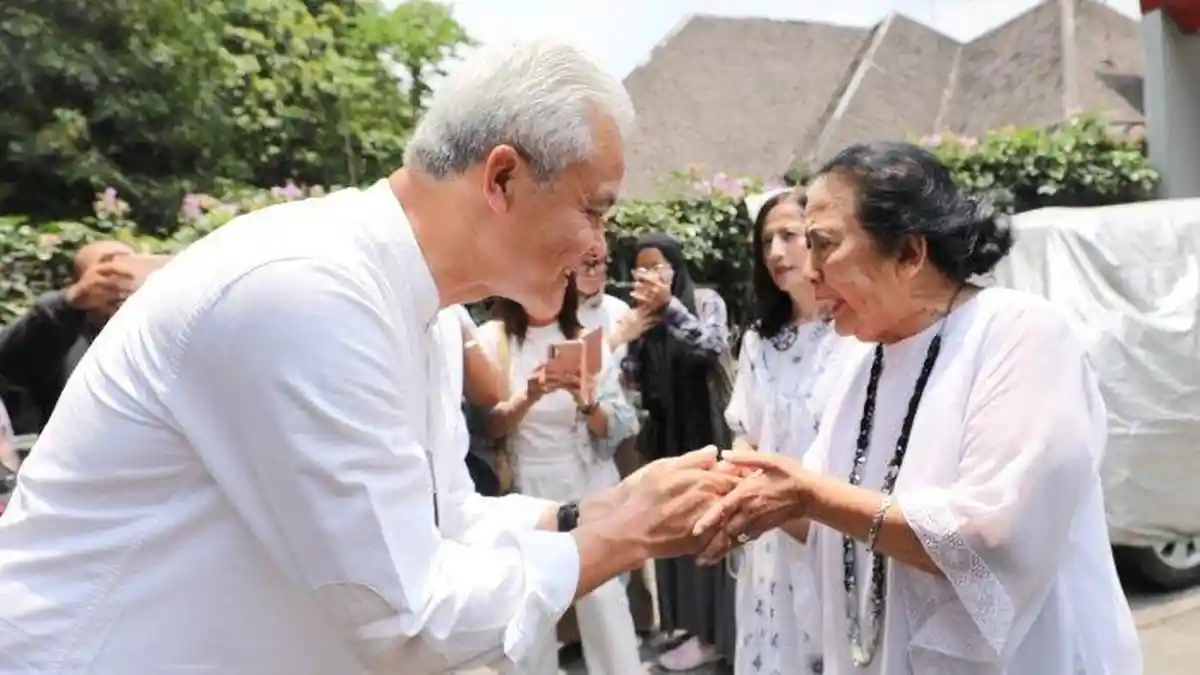 Ganjar Pranowo Mengaku Mendapat Banyak Pencerahan Setelah Temui Ceu Popong di Bandung