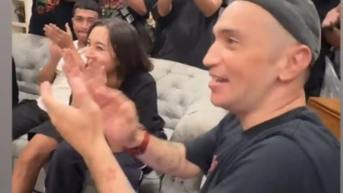 Sosok Sabrya Disorot. Tegur Wanita Rambut Biru di Pemakaman Gary Iskak ...