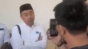 KLARIFIKASI-Hamim-Pou-menyebut-dirinya-dibenturkan-dengan-SK-bupati.jpg