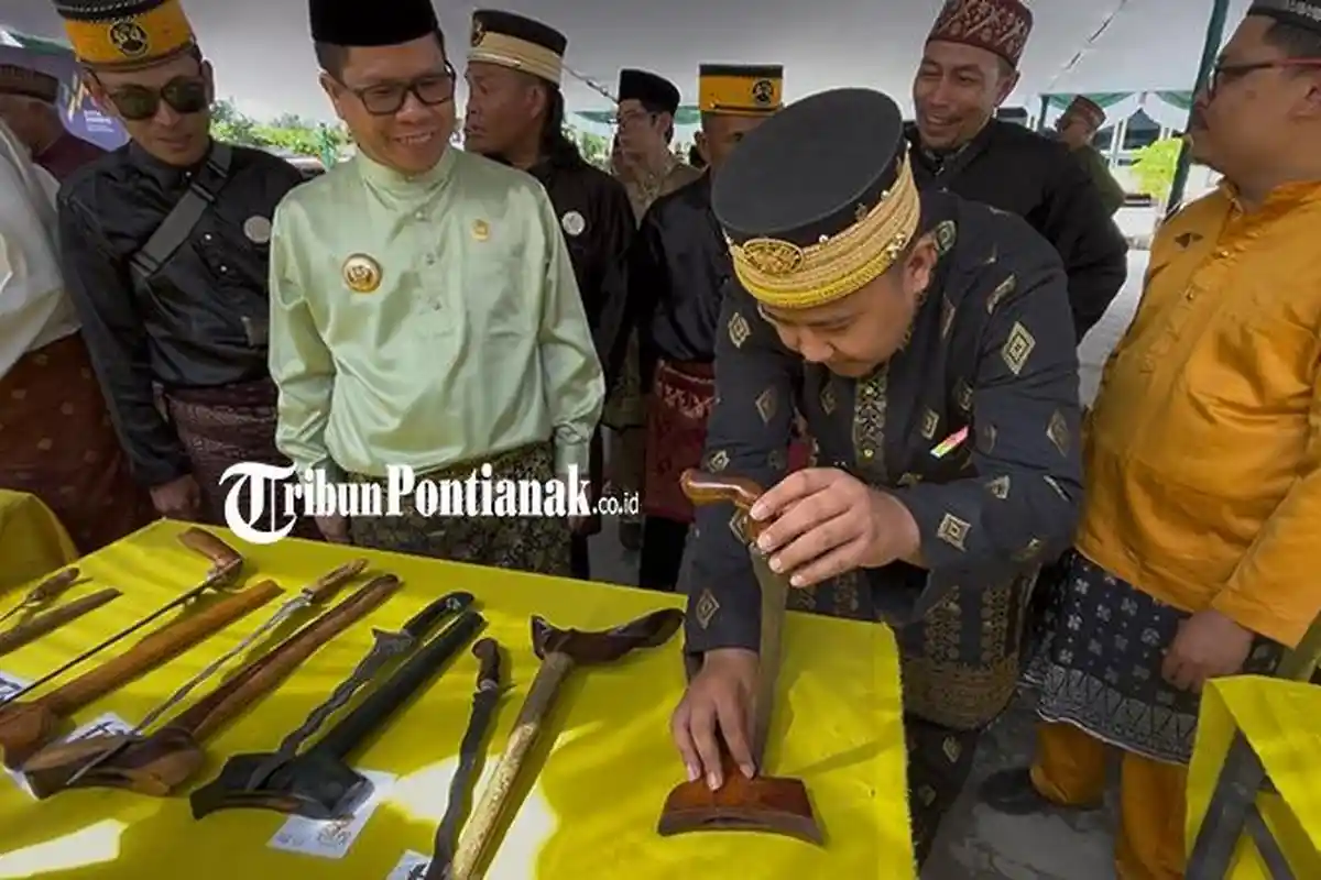 Doa Bersama dan Makan Besaprah di Keraton Menandai Peringatan HUT ke-394 Sambas