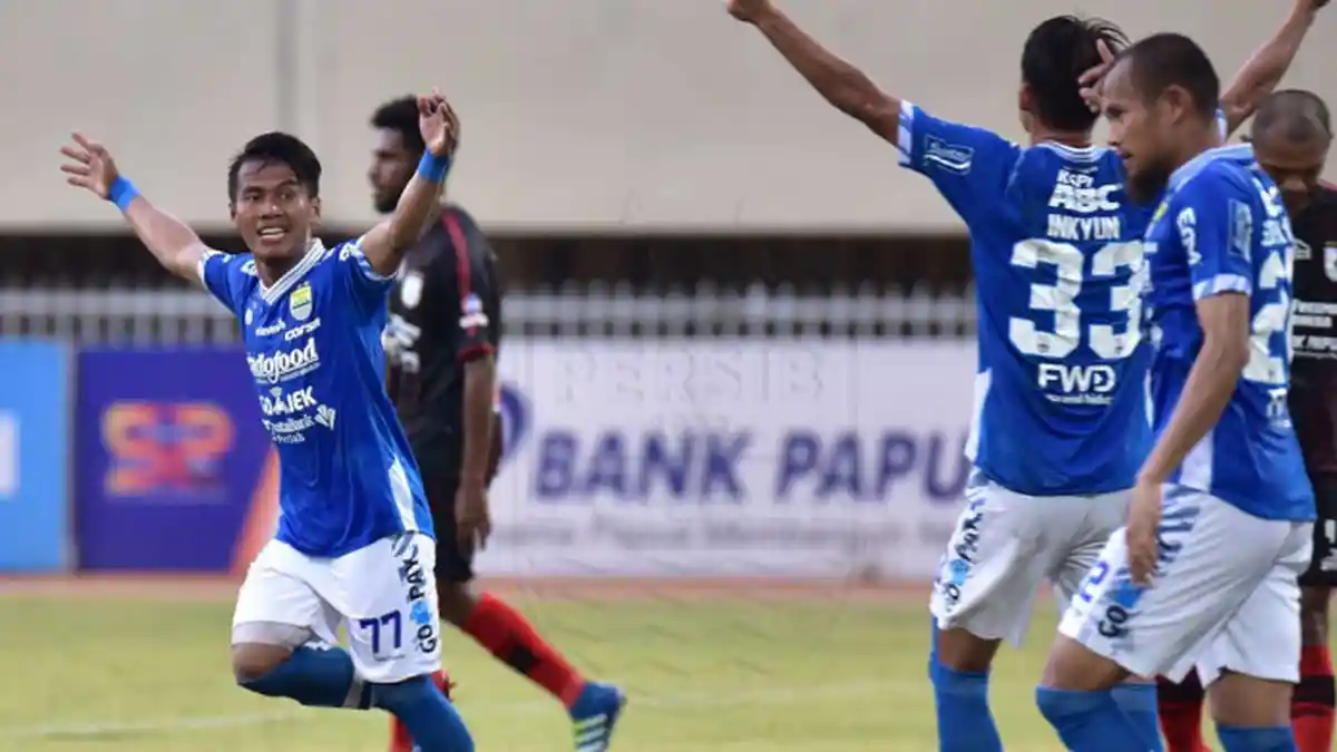 TONTON LIVE STREAMING! Babak Pertama Persib Bandung Unggul 1-0 Berkat Gol Cepat Ghozali Siregar