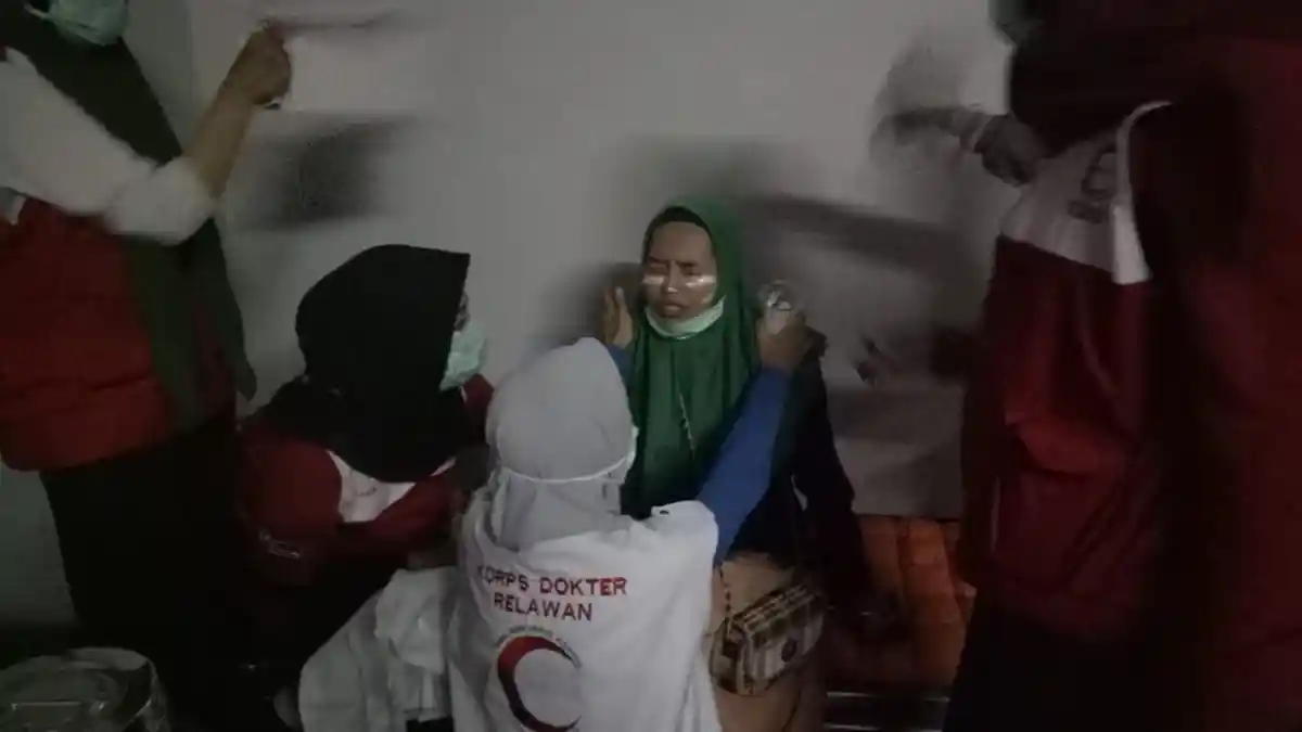 Korban Rusuh Berdatangan, Tim Medis Bulan Sabit Merah di Makassar Batal Pulang
