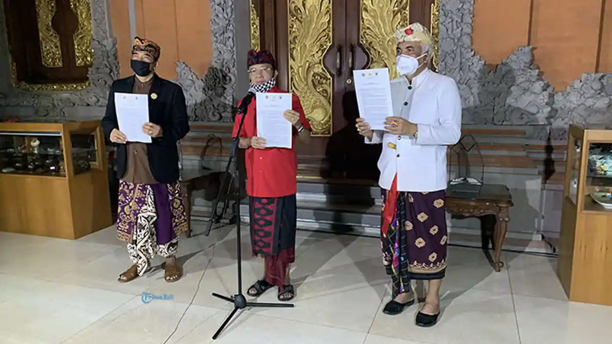 Gubernur, MDA & PHDI Bali Keluarkan Seruan Bersama agar Warga Tak Tolak Karantina PMI Asal Bali