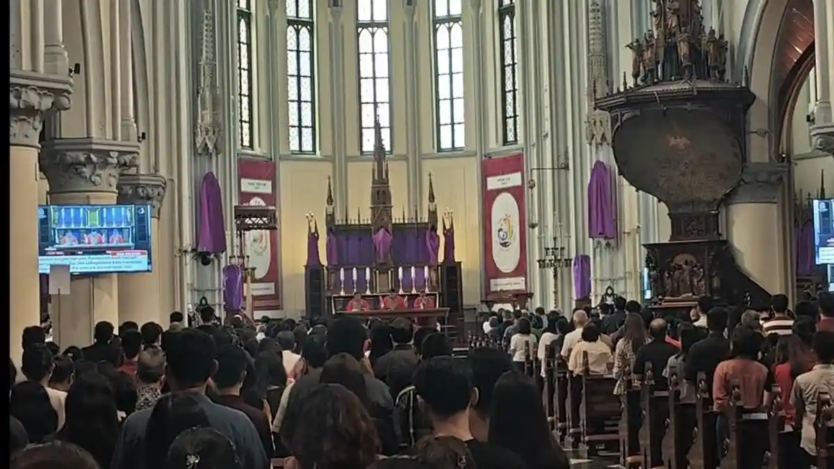Jumat Agung Pakai Baju Warna Apa? Ini Warna Liturginya