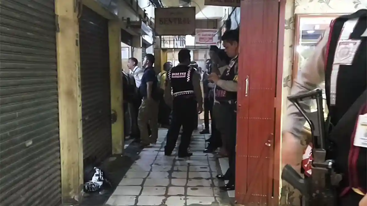 Pemilik Salat Jumat, Perampok Leluasa Garong Toko Emas - toko-emas-semoga-dirampok_20160311_162203.jpg