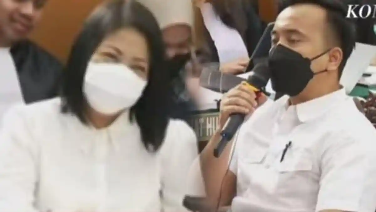 Putri Candrawathi Tertawa Dengar Kesaksian Brigadir Daden saat Sidang, Brigadir J Ingin Pacar Baru