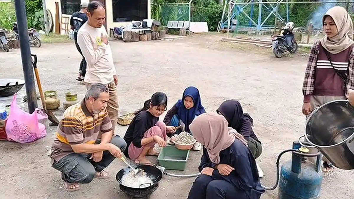 Dapur Umum Unimal Masih Berjalan Pasca Seminggu Banjir