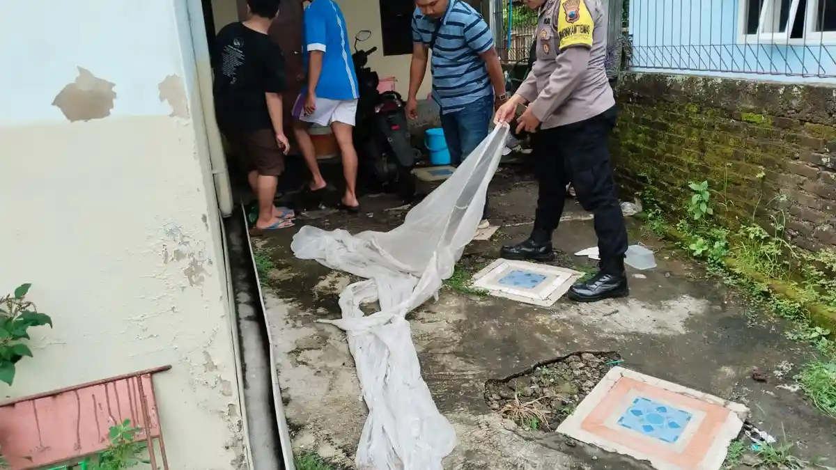 Balon Udara Jatuh di Indekos Timbulkan Kerusakan, Polres Magelang Kota Periksa TKP  