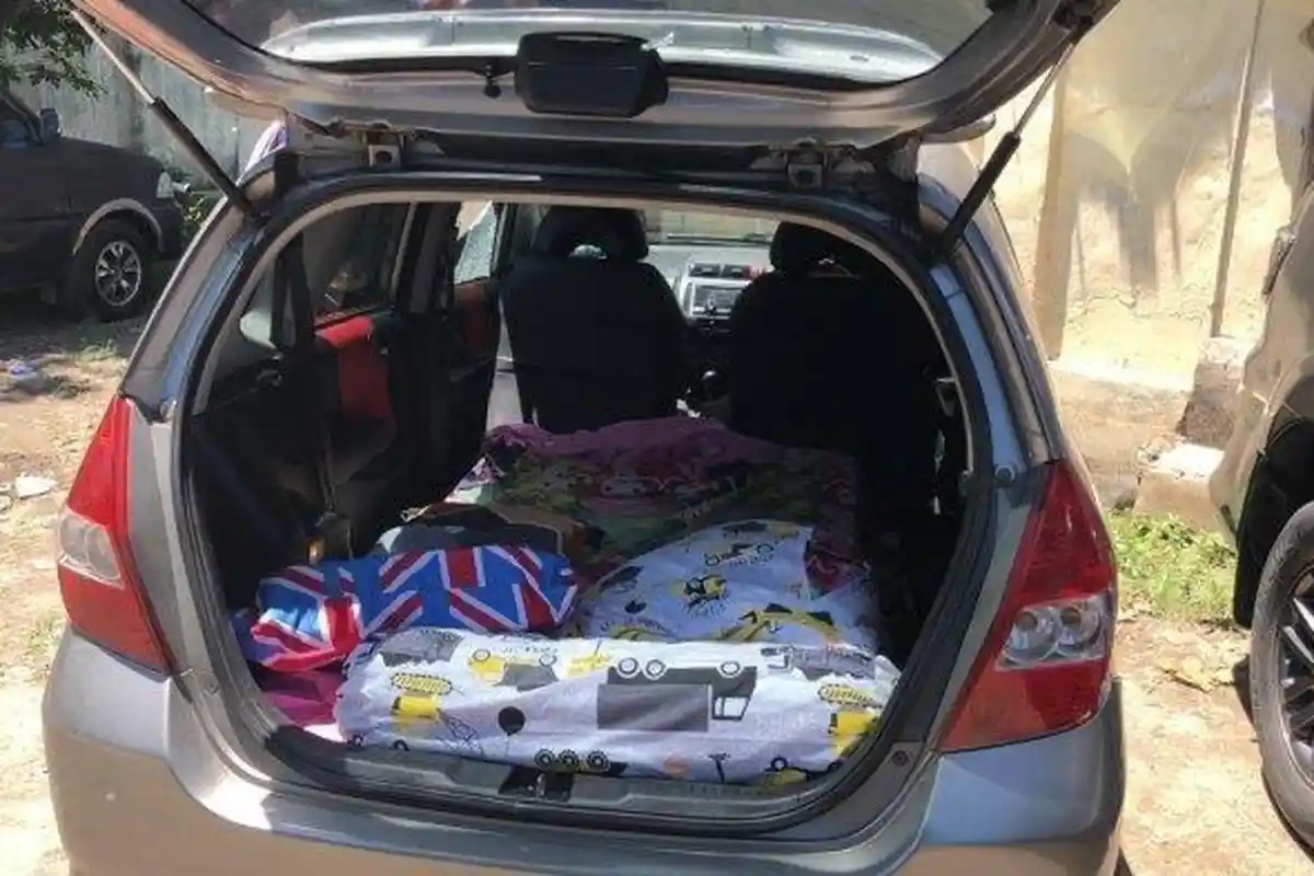 Ketahuan Mesum di Dalam Mobil, Pengemudi Nyaris Bikin Satpam Tewas