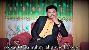 Hendriq-Malasaho-membawakan-lagu-Hitu-Kin-Molasn-00.jpg