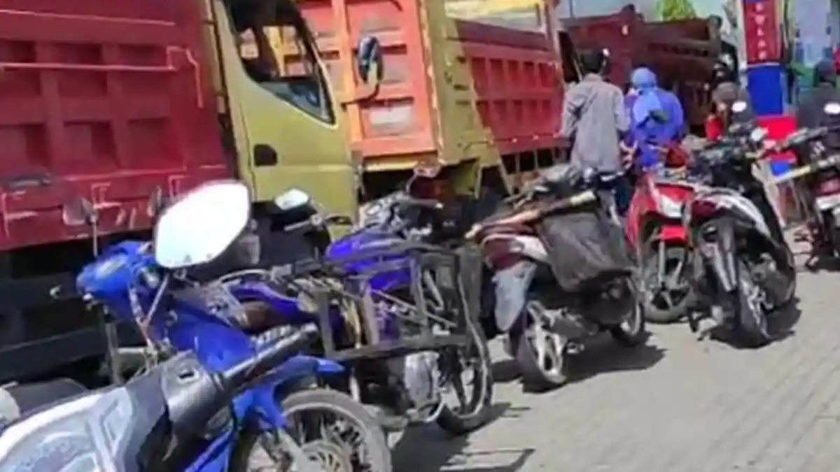 Demi Dapatkan Solar, Para Petani di Madiun Harus Rela Antre 2 Jam
