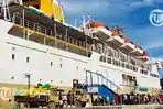 KM-Labobar-yang-dioperasikan-PT-Pelni-tengah-bersandar-di-Pelabuhan-Laut-Jayapura.jpg