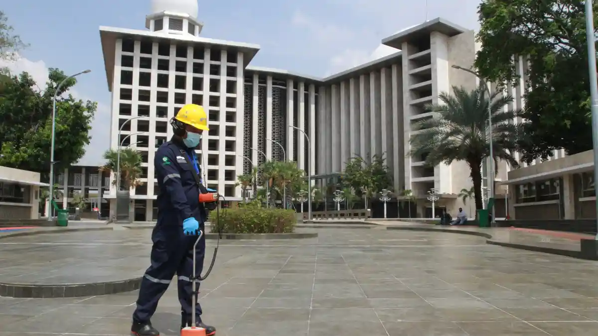 Masjid Istiqlal dan Katedral Inisiasi Gerakan Bantu Rakyat dari Rumah Ibadah