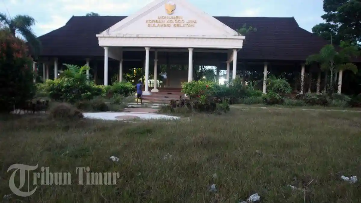 FOTO: Monumen Korban 40.000 Jiwa Tidak Terurus, Banyak Sampah dan Rumput Liar