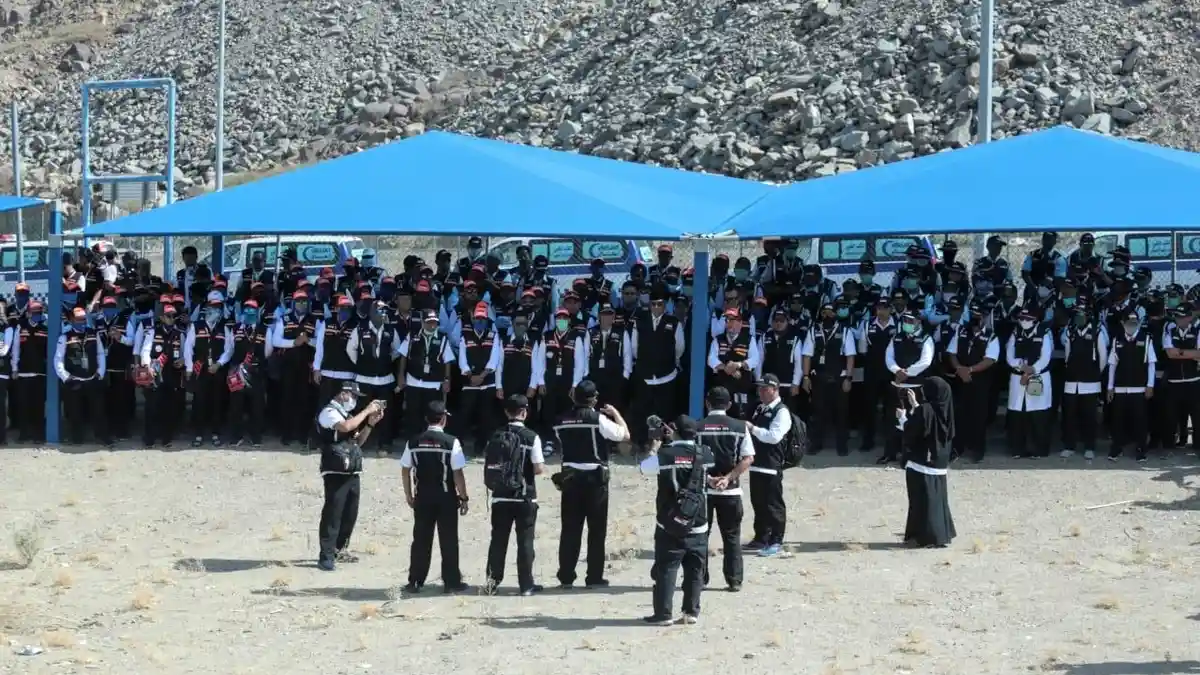 Menengok Persiapan Puncak Ibadah Haji, Pekerja Mulai Pasang AC dan Karpet untuk Wukuf di Arafah