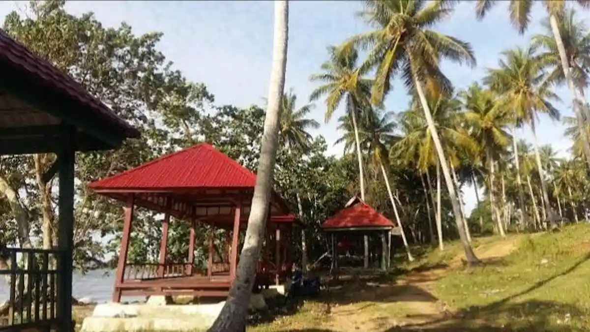Wisata Pantai Batu Oge Pasangkayu Tetap Sepi Pengunjung Meski Hari Libur