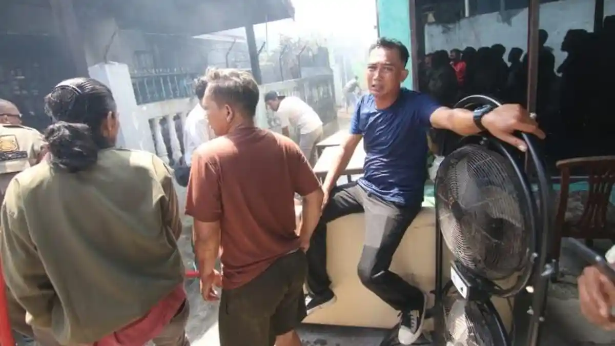 BPBD Kerahkan 6 Unit Pemadam untuk Atasi Kebakaran di Straat Dua Balikpapan, Kendala dan Asal Api