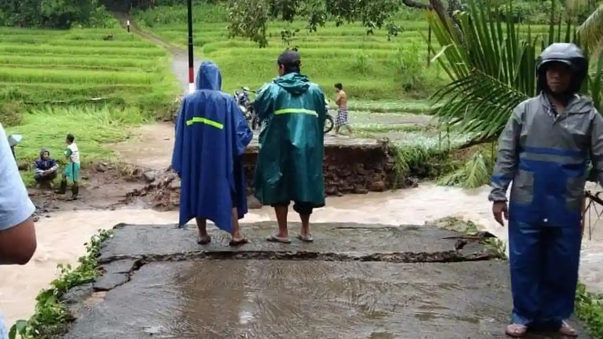 Banyak Bencana di Pulau Bawean, Bupati Gresik Akan Bawa Alat Berat Hingga Sembako