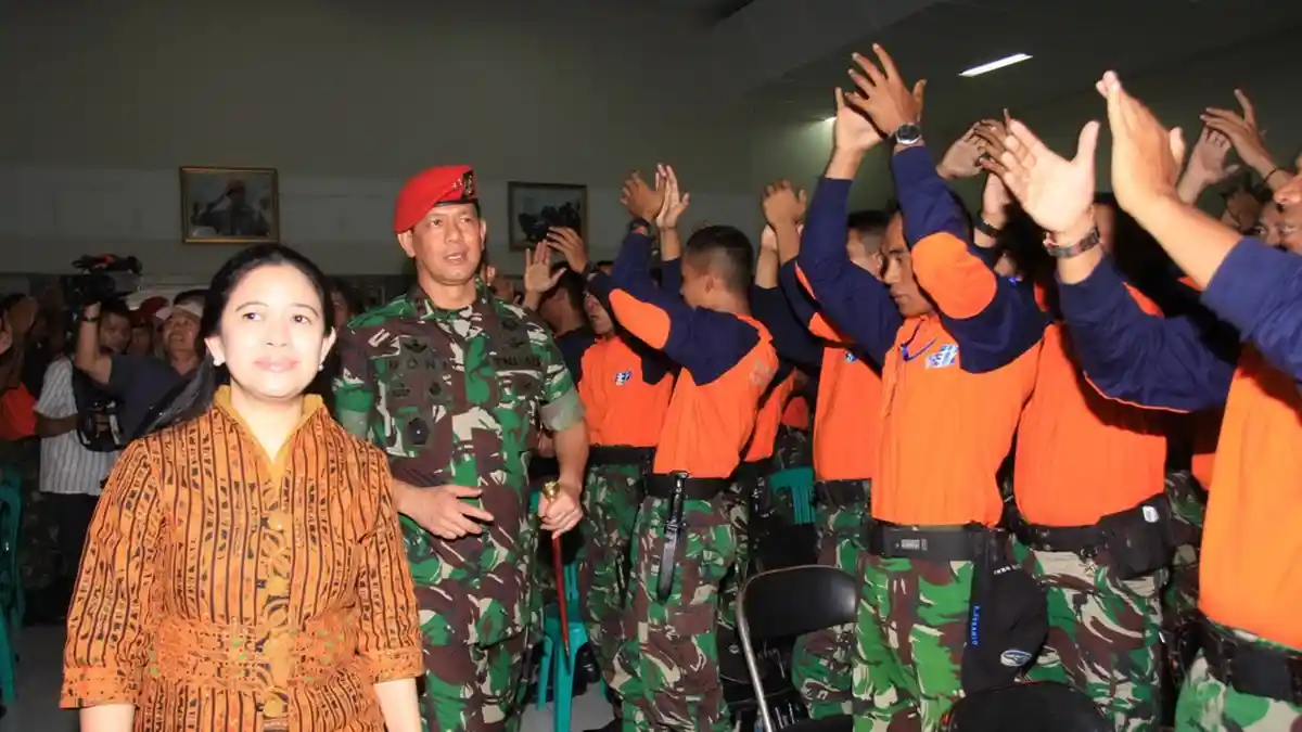Kopassus Sambut Puan Maharani dengan Upacara Militer