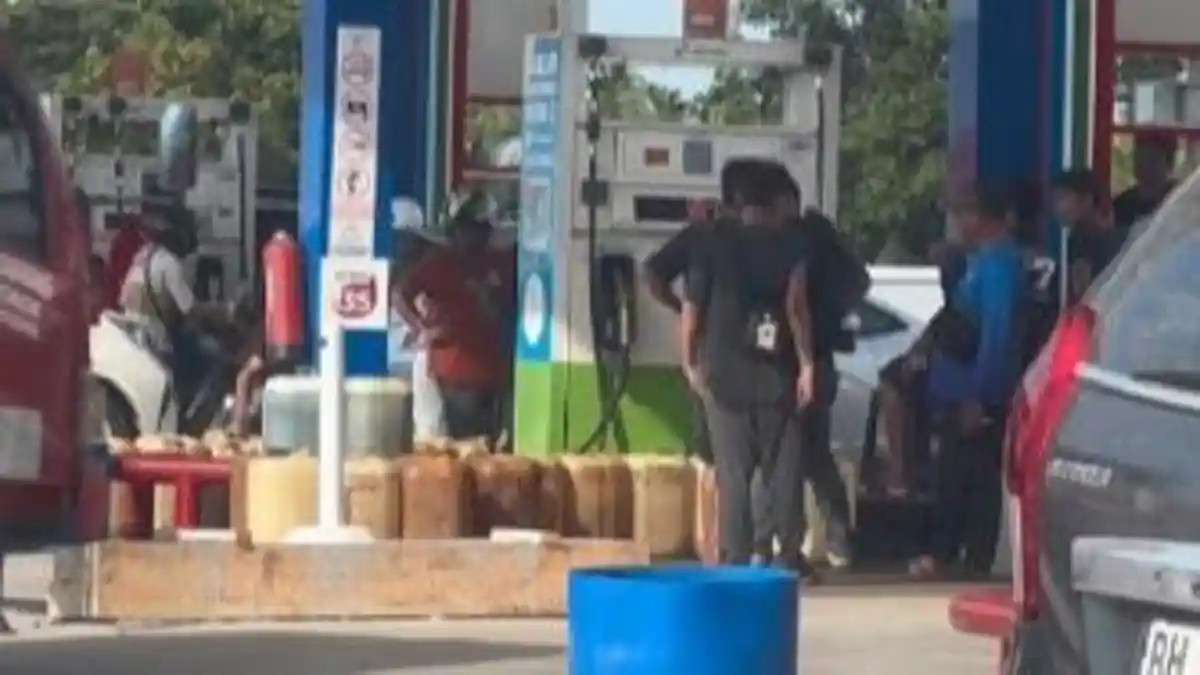Jeriken Mengular di SPBU Tebo Jambi Viral, Pengendara Antre Berjam-jam