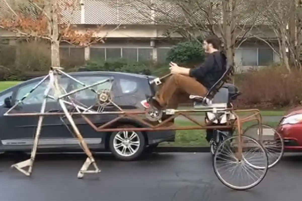 VIDEO - Lucu dan Kreatif Banget! Pergi Kuliah Mahasiswa Ini Gunakan Sepeda Unik