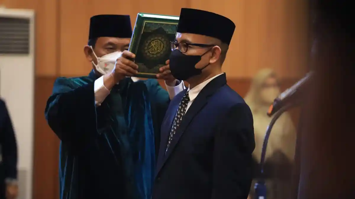Sah! Prof Akh Muzakki Resmi Dilantik Sebagai Rektor Baru UINSA Baru Periode 2022-2026