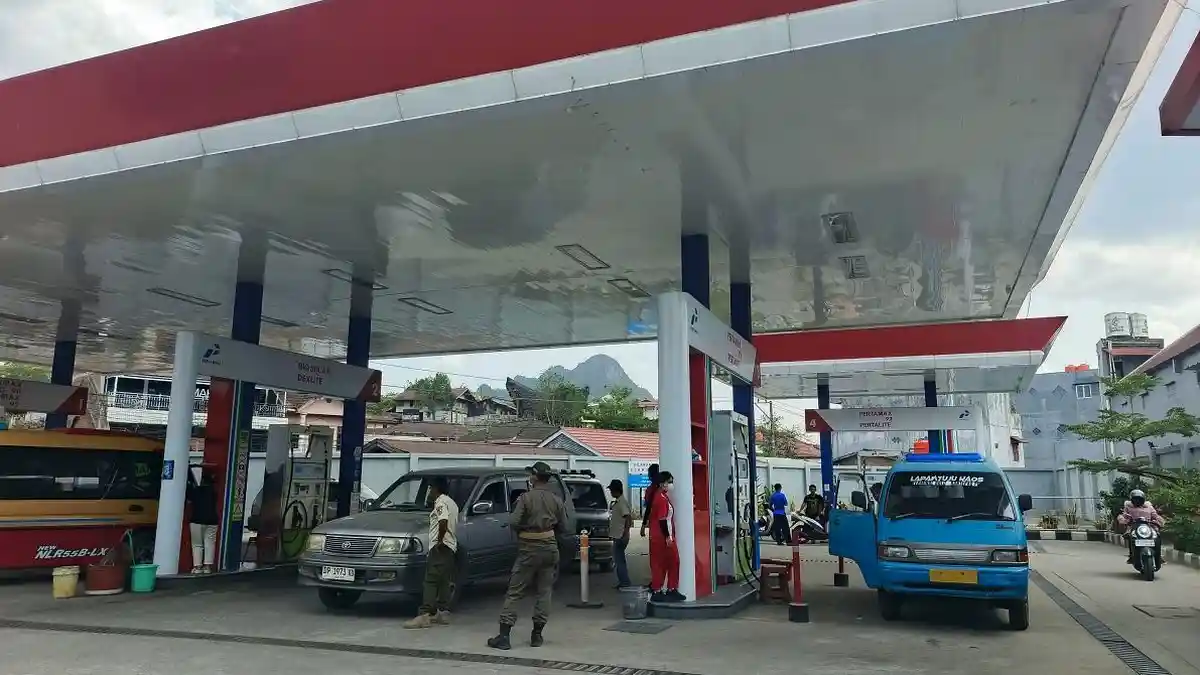 Satpol PP dan Damkar Kawal Distribusi BBM Subsidi di Toraja Utara