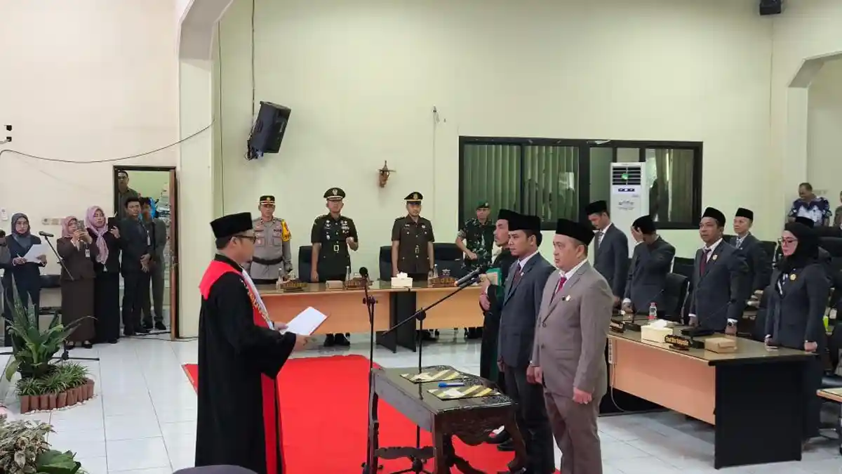 Resmi Dilantik, Hendra Suriadi dan Tajudin Pimpin DPRD HST Periode 2024-2029