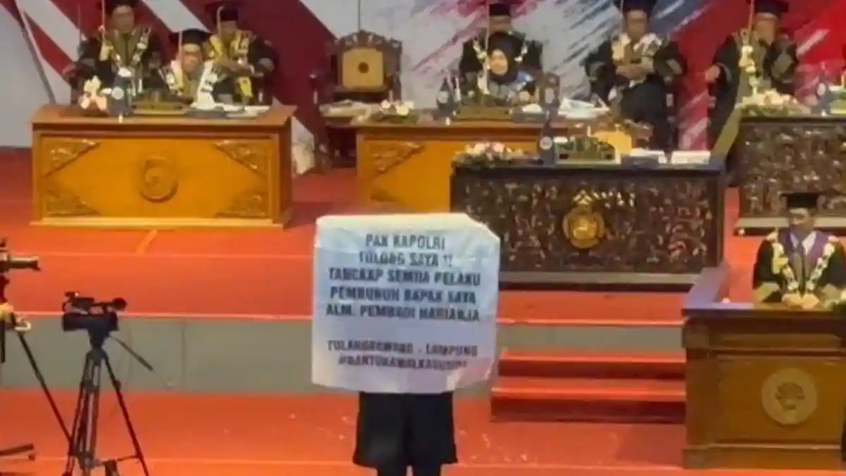Dalih Polisi Tanggapi Viral Candra Wisudawan UNM Bentangkan Spanduk, Yakin Pelakunya Cuma Satu?