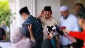 Teriakan-Presiden-Menggema-Saat-Prabowo-Ziarah-ke-Makam-Habib-Kwitang.jpg