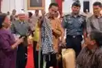 Presiden Makan Siang dengan Pedagang