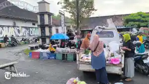 Banjir-yang-merendam-akses-menuju-pasar-di-Kecamatan-Cawas-Kabupaten-Klaten-2.jpg
