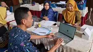 Suasana-layanan-SPMB-2025-di-Semarang.jpg