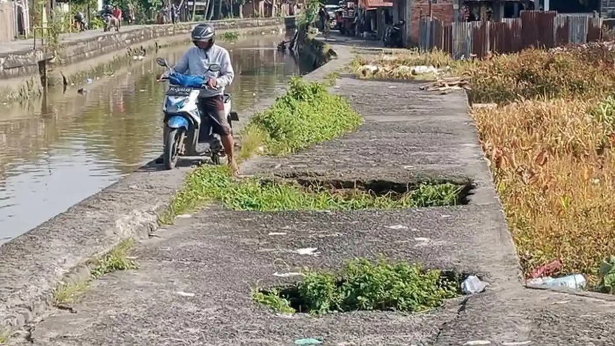 Jalan Rusak di Lorong Terusan 1 Palembang Tak Kunjung Diperbaiki, Warga Harap Bantuan Pemerintah