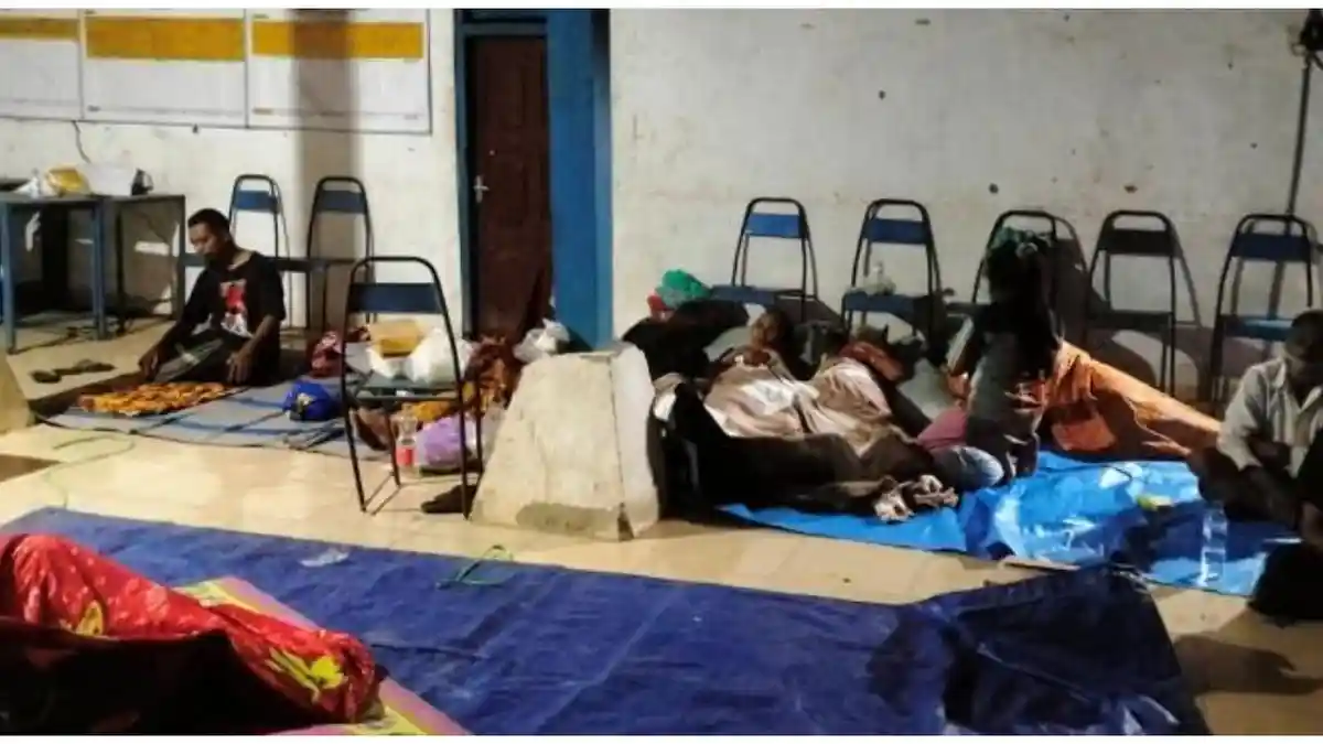 Derita Pengungsi Kebakaran Sumur Minyak Blora: Kedinginan di Malam Hari, Kekurangan Peralatan Mandi
