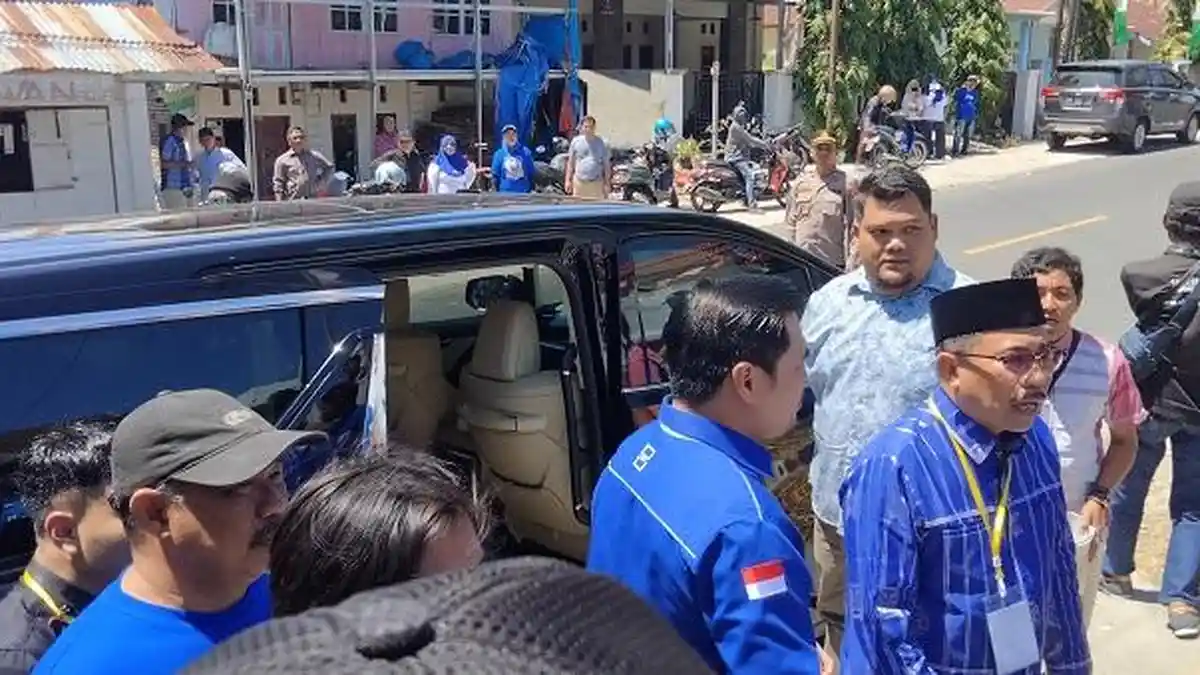 AST-RITA Resmi Mendaftar di KPU Majene Diantar Ratusan Pendukung