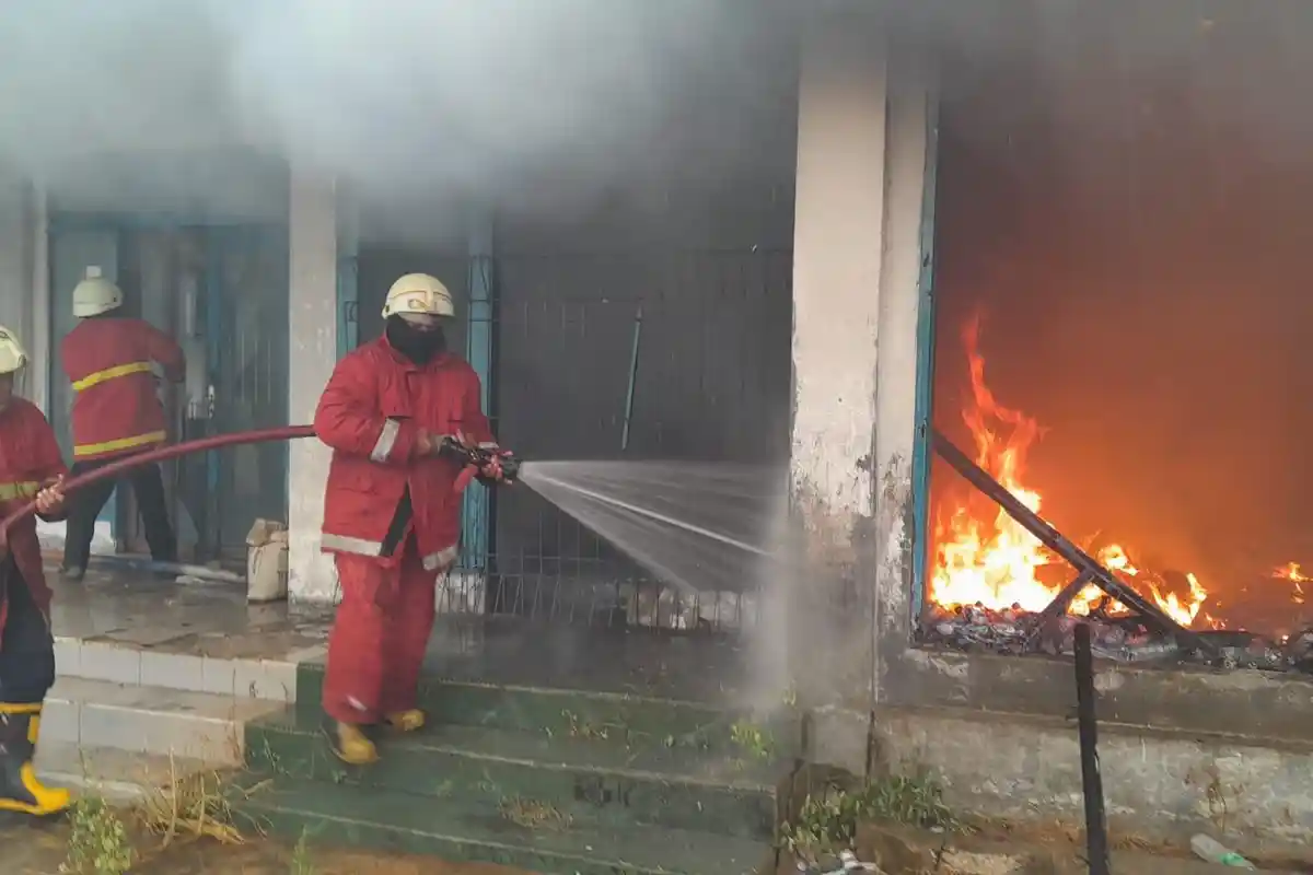 Bekas Kantor ASDP di Pelabuhan Roro Tanjunguban Bintan Terbakar, Diduga Korsleting Listrik