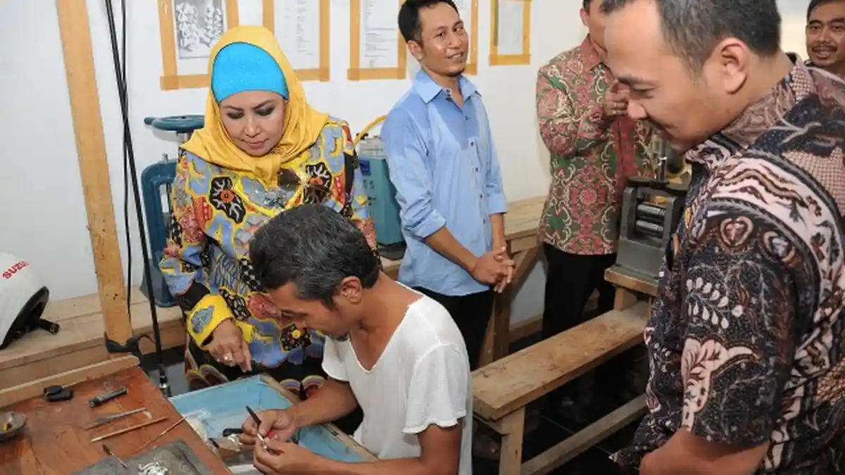 Farid Al-Fauzi  : 