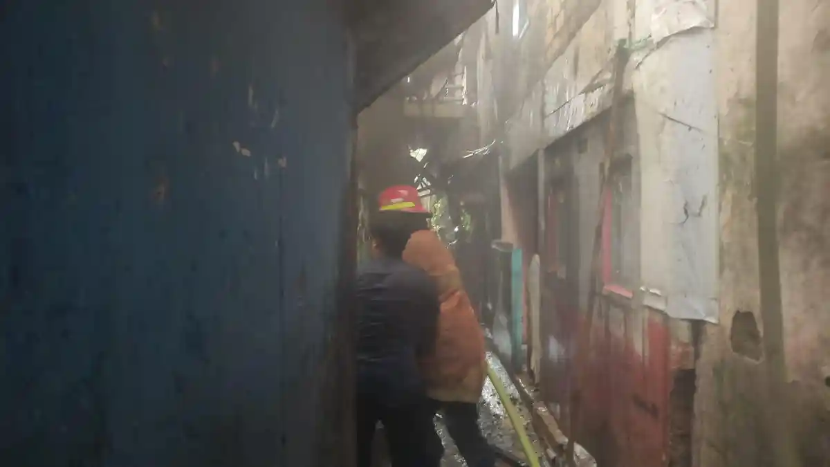 Gara-gara Puntung Rokok, Tiga Rumah yang Dihuni 44 Jiwa di Kampung Mongol Bogor Hangus Terbakar