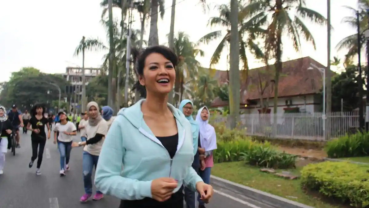 Jogging Sambil Promosi Queen Apple, Netizen Malah Iri Melihat Ini dari Farah Quinn