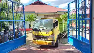 Rupbasan-Kupang-terima-barang-bukti-berupa-satu-unit-dump-truk.jpg